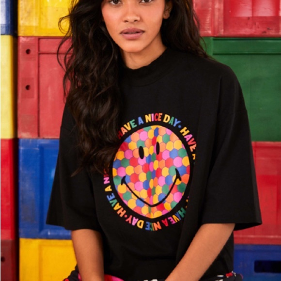 FARM Rio Smiley Cropped Tee - Picture 7 of 8